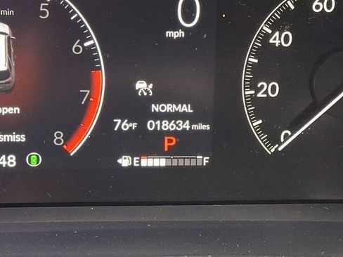 Used 2024 Honda Pilot Touring image 23