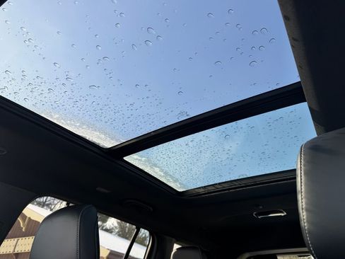 Used 2025 Jeep Grand Cherokee L Limited w/ Luxury Tech Group II image 20