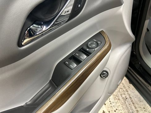 Used 2017 GMC Acadia SLE w/ Driver Alert Package I AWD/4WD image 16