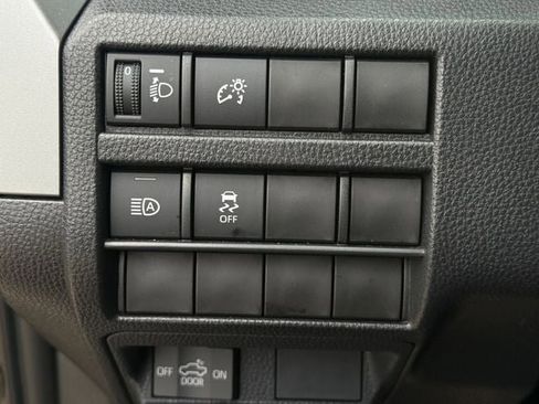Used 2025 Toyota Tacoma SR5 AWD/4WD image 25