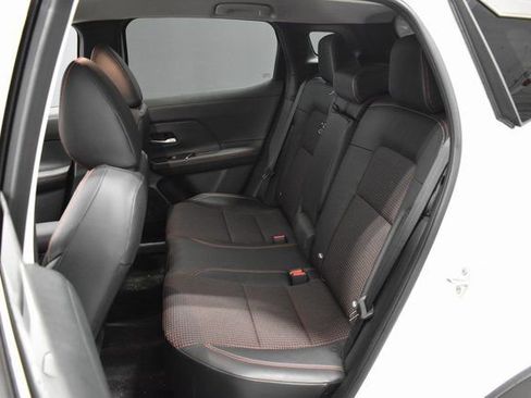 Certified 2025 Nissan Kicks SR image 26