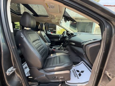 Used 2017 Ford Escape Titanium AWD/4WD image 38
