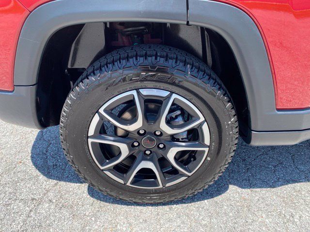 Used 2025 Jeep Compass Trailhawk AWD/4WD image 19