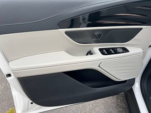 New 2026 Lincoln Nautilus Premier AWD/4WD image 11