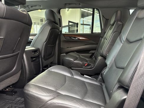 Used 2016 Cadillac Escalade Premium image 30