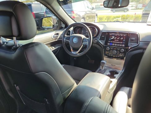 Used 2022 Jeep Grand Cherokee Laredo X image 13