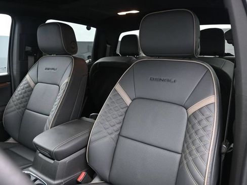 Used 2025 GMC Canyon Denali AWD/4WD image 11