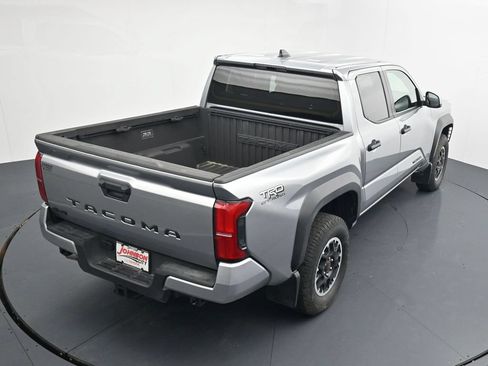 Used 2025 Toyota Tacoma TRD Off-Road AWD/4WD image 34