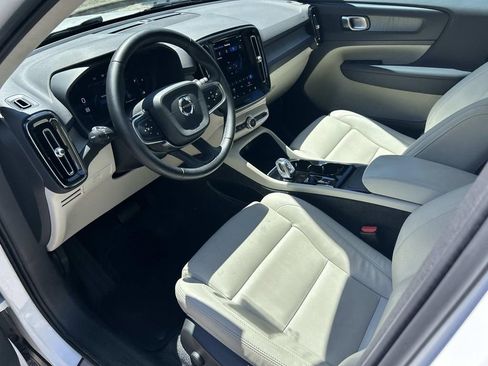 Used 2024 Volvo XC40 B5 Plus AWD/4WD image 16