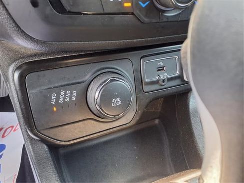 Used 2022 Jeep Renegade Latitude w/ Convenience Group image 17