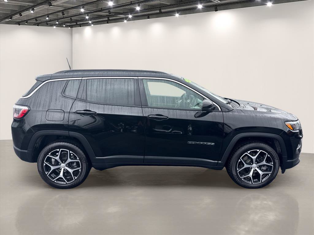 Used 2024 Jeep Compass Limited AWD/4WD image 8