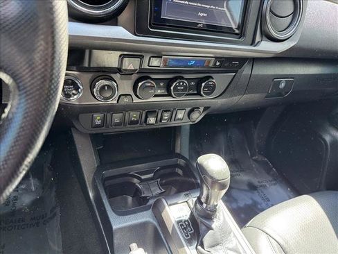 Certified 2019 Toyota Tacoma TRD Off-Road AWD/4WD image 16