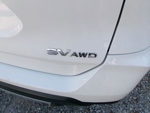 Used 2018 Nissan Rogue SV AWD/4WD image 20