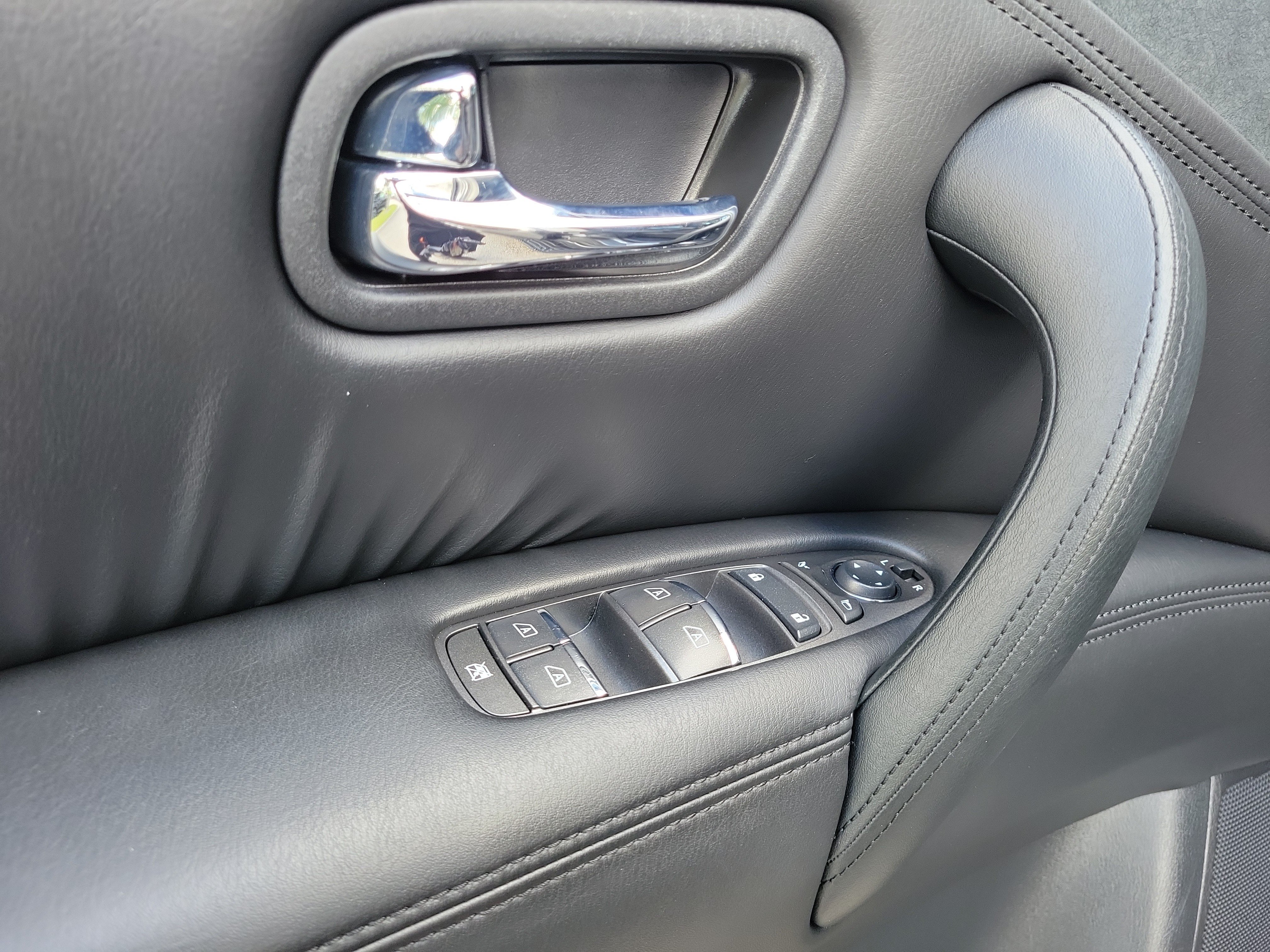 Certified 2023 Nissan Armada SV w/ Cargo Package RWD image 16