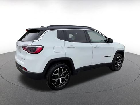 Used 2025 Jeep Compass Limited image 15