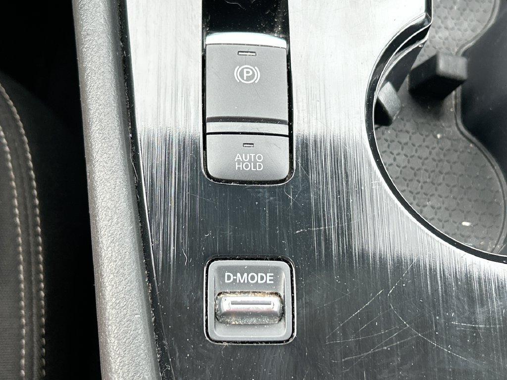 Used 2024 Nissan Rogue SV FWD image 33