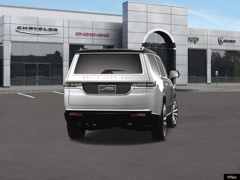 Used 2023 Jeep Grand Wagoneer Base image 14