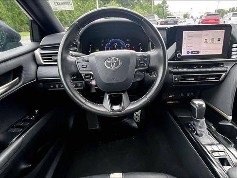 Used 2025 Toyota Camry SE FWD image 17