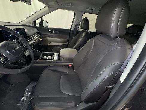 New 2026 Kia Carnival EX image 13