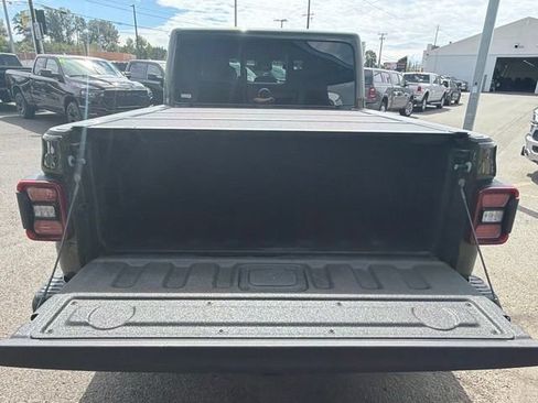 Used 2024 Jeep Gladiator Mojave AWD/4WD image 15