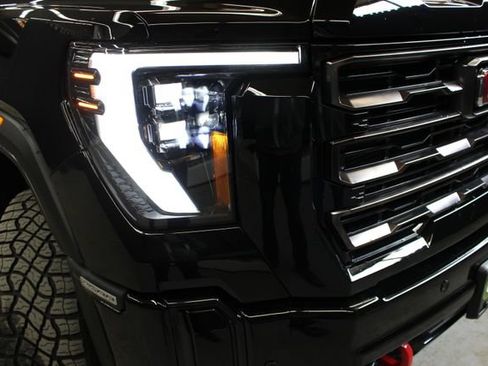 Used 2025 GMC Sierra 2500 AT4X AWD/4WD image 4