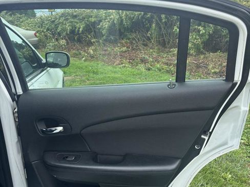 Used 2012 Chrysler 200 Touring FWD image 23