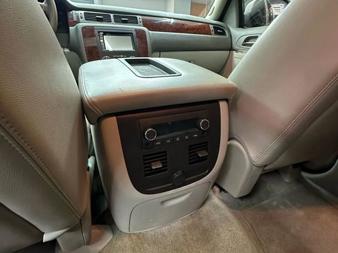 Used 2011 Chevrolet Avalanche LT image 23