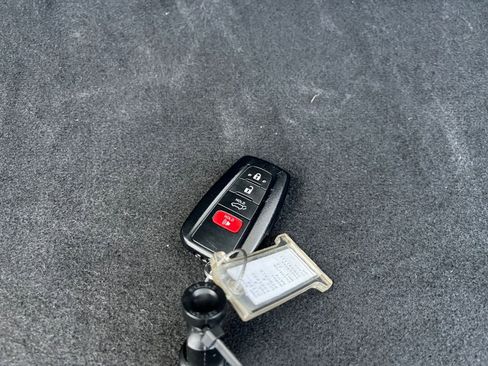 Used 2025 Toyota RAV4 XLE image 22