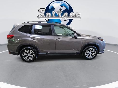 Used 2022 Subaru Forester Premium w/ Popular Package #3 image 9