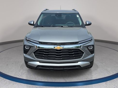 Used 2025 Chevrolet TrailBlazer LT w/ Driver Confidence Package FWD image 2
