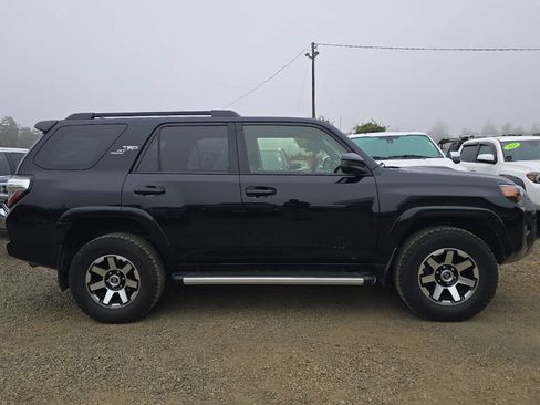 Used 2019 Toyota 4Runner TRD Off-Road AWD/4WD image 4