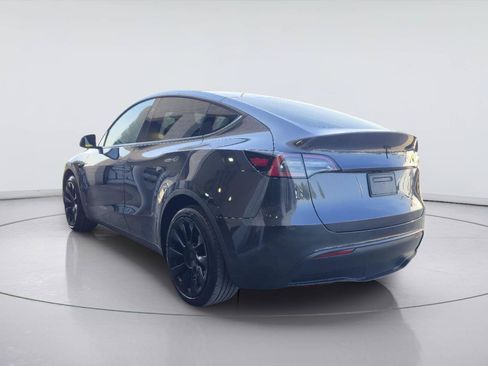 Used 2024 Tesla Model Y Long Range RWD image 3
