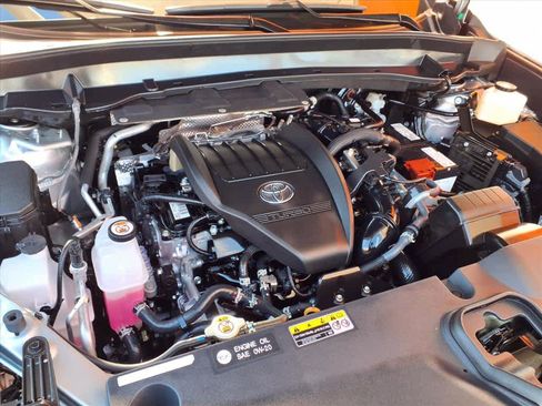 Used 2025 Toyota Grand Highlander AWD image 25