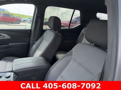 Used 2023 Chevrolet Traverse LT w/ Rear Camera Mirror Package AWD/4WD image 9