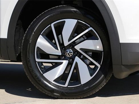 New 2026 Volkswagen Atlas SEL image 2