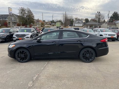Used 2020 Ford Fusion SE image 2