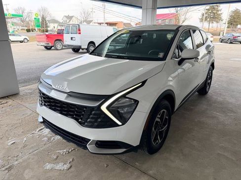 Used 2023 Kia Sportage LX AWD/4WD image 2