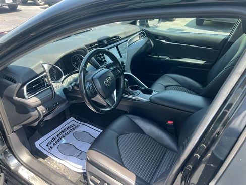 Used 2018 Toyota Camry SE FWD image 14