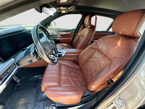 Used 2023 BMW 740i w/ Executive Package image 21