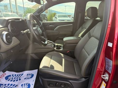 Used 2024 Chevrolet Colorado ZR2 w/ ZR2 Convenience Package III AWD/4WD image 9