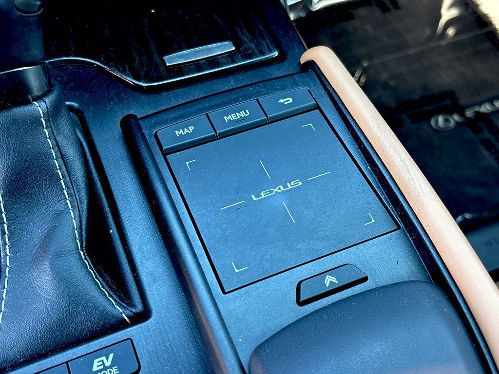 Used 2019 Lexus ES 300h w/ Accessory Package 2 FWD image 19