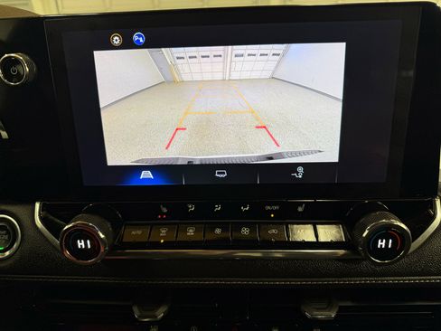 Used 2023 Chevrolet Colorado LT w/ LT Convenience Package III image 19