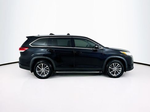 Used 2019 Toyota Highlander XLE FWD image 8