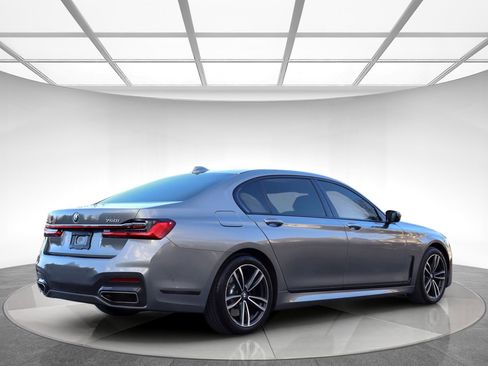 Used 2022 BMW 750i xDrive w/ M Sport Package image 8