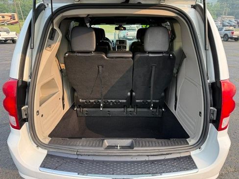 Used 2019 Dodge Grand Caravan SXT FWD image 5