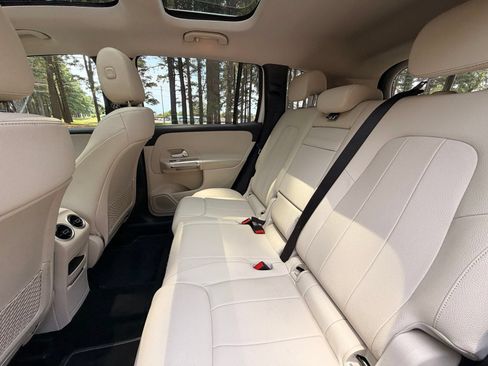 Used 2022 Mercedes-Benz GLB 250 image 13