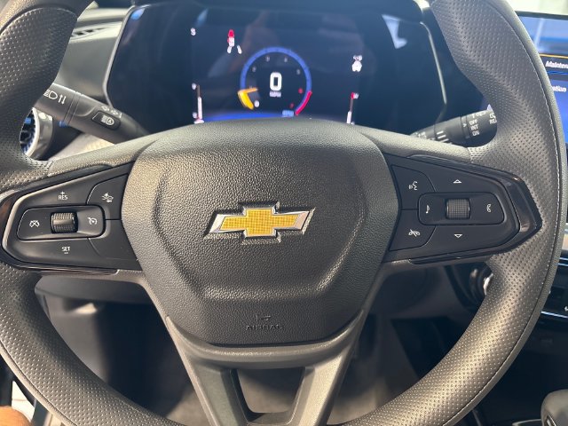 Used 2025 Chevrolet Trax LT FWD image 8