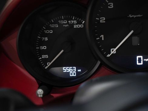 Used 2020 Porsche 718 Boxster Spyder RWD image 38