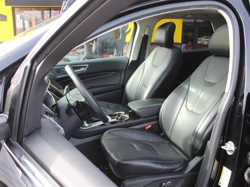 Used 2017 Ford Edge Titanium w/ Equipment Group 301A AWD/4WD image 11
