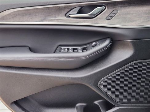 New 2025 Jeep Grand Cherokee L Limited image 17